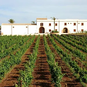 agriturismo-baglio-donnafranca-wine-resort.sicilyhotelsitaly.net/